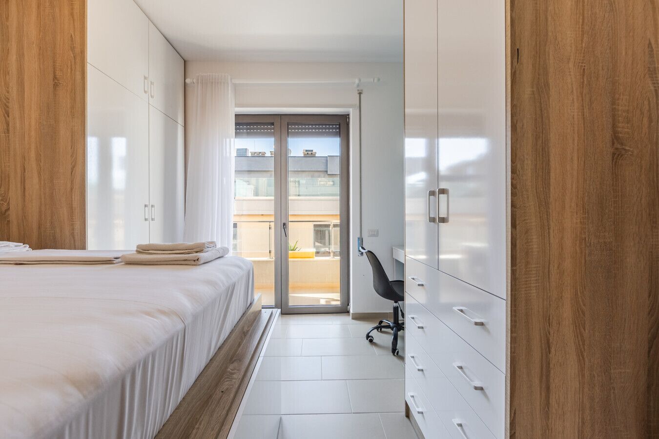 2 bedrooms, desk, iron/ironing board, travel cot