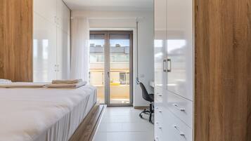 2 bedrooms, desk, iron/ironing board, travel cot