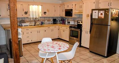 Historic Cozy Cabin Downtown Del Rio