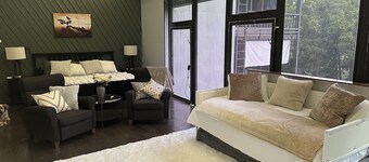 Riverfront estate in Seguin, perfect for midweek or weekend getaway.