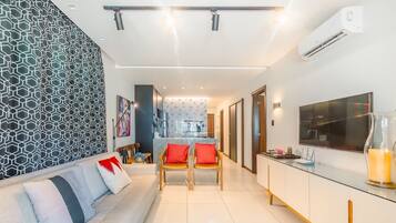 Apartamento básico | Área de estar | TV