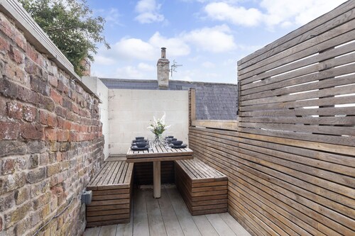 Charming 3-Bed Cottage in Central Stroud