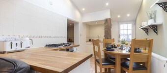 Charming 3-Bed Cottage in Central Stroud