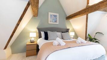 3 bedrooms, travel cot, free WiFi, bed sheets