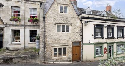 Charming 3-Bed Cottage in Central Stroud