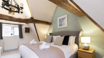 3 bedrooms, travel cot, free WiFi, bed sheets