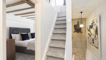 3 bedrooms, travel cot, free WiFi, bed sheets