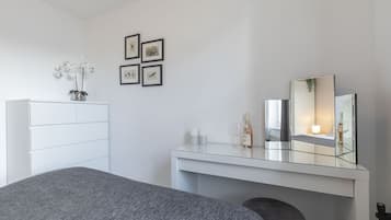 2 bedrooms, iron/ironing board, travel crib, WiFi (free)