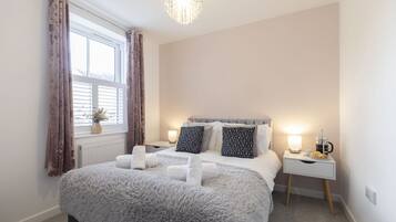 2 bedrooms, iron/ironing board, travel cot, free WiFi