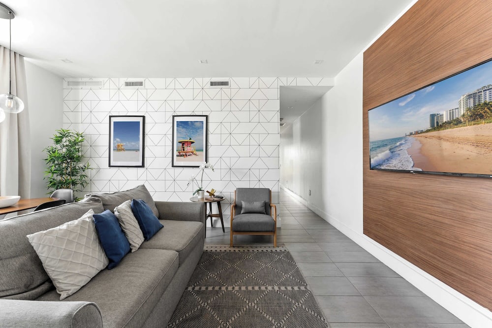 Modern South Beach 2 Bedroom Gem