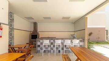 Basic Apartment | Outdoor dining