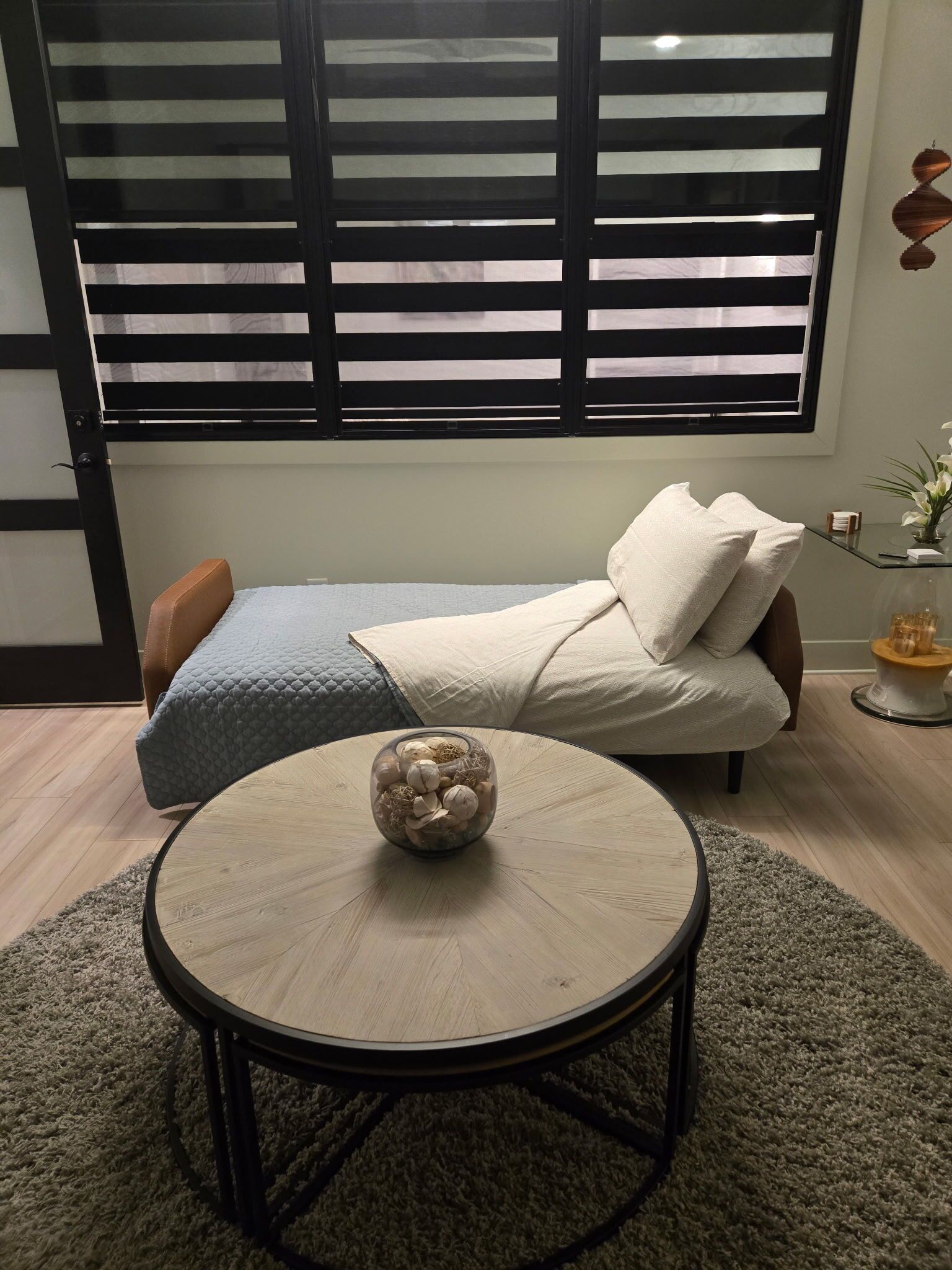 2 chambres, coffres-forts dans les chambres, bureau