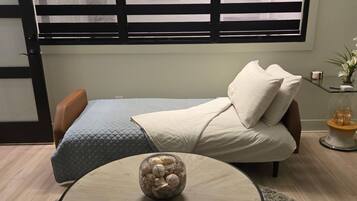 2 bedrooms, in-room safe, desk, iron/ironing board