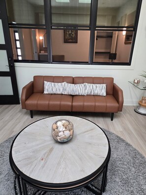 Interior - Modern ranch retreat .5 mile to Trilith-3 miles to US National Soccer Training (Fayetteville)