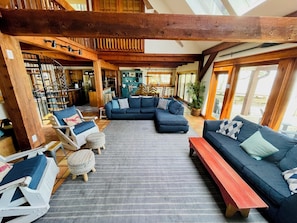 Smart TV, fireplace, DVD player, ping pong