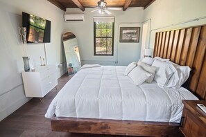4 slaapkamers, een strijkplank/strijkijzer, internet, beddengoed