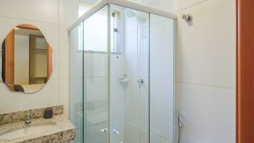 Basic Apartment | Bathroom