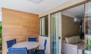 Basic Apartment | Living area