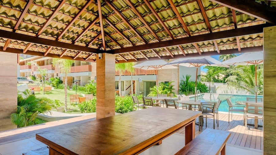 Apt w/ Pool and 2 Suites in Guarajuba Tra0014