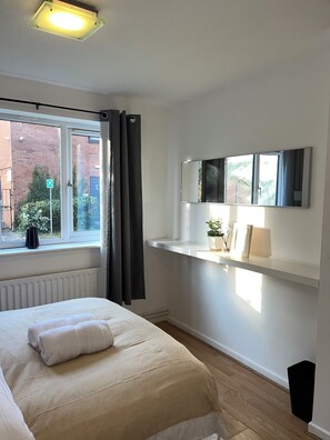 1 Schlafzimmer, Schreibtisch, Bügeleisen/Bügelbrett, kostenloses WLAN