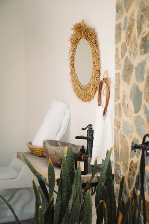 Suite Luxury, vista montagna | Bagno | Vasca e doccia separate, set di cortesia gratuito, asciugacapelli