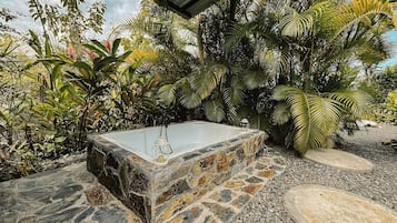 Luxury Suite, Mountain View | Individually furnished, free WiFi
