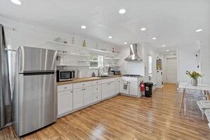 Coffee/tea maker, fridge, microwave, stovetop - Spacious Modern Home near Ocean Resort + Boardwalk (Atlantic City)