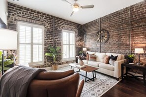 Televisión, oficina