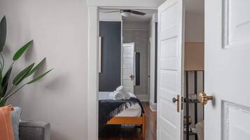 1 slaapkamer, een strijkplank/strijkijzer, reisbedje, wifi