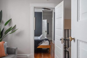 1 chambre, fer et planche à repasser, lit parapluie, Wi-Fi