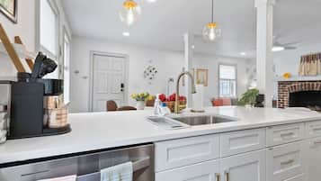 Coffee/tea maker, fridge, microwave, oven