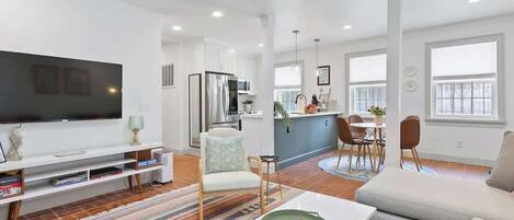 テレビ、書斎 / ワークスペース