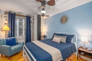2 habitaciones, tabla de planchar con plancha, cuna de viaje y wifi 