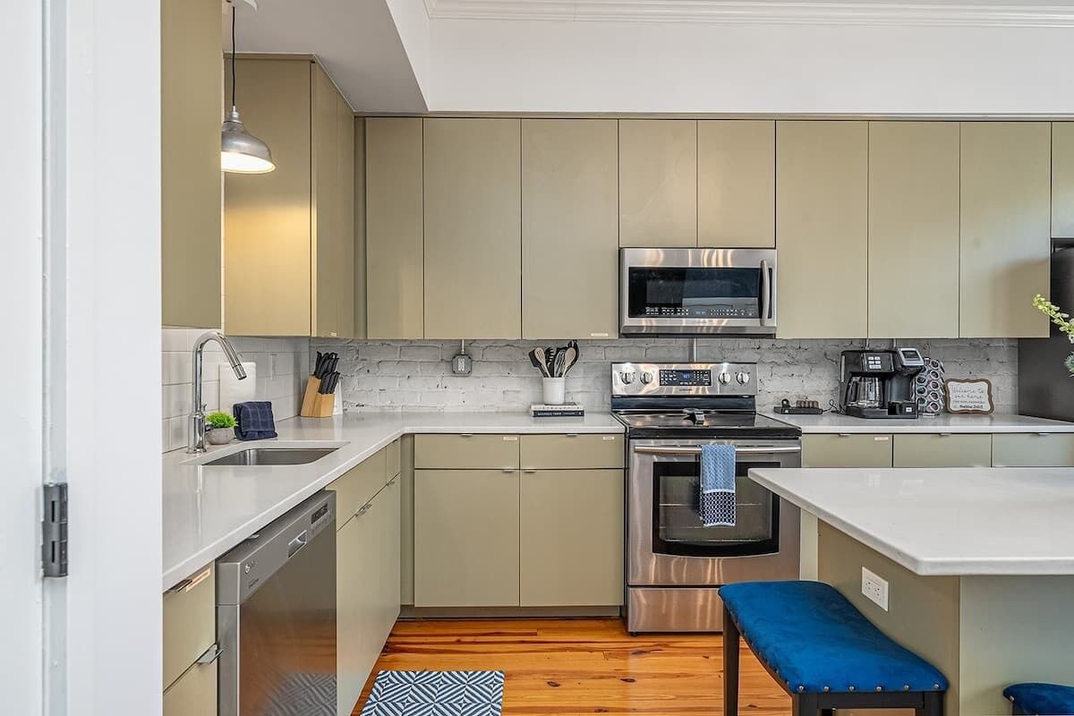 Geladeira, micro-ondas, fogão, cooktop