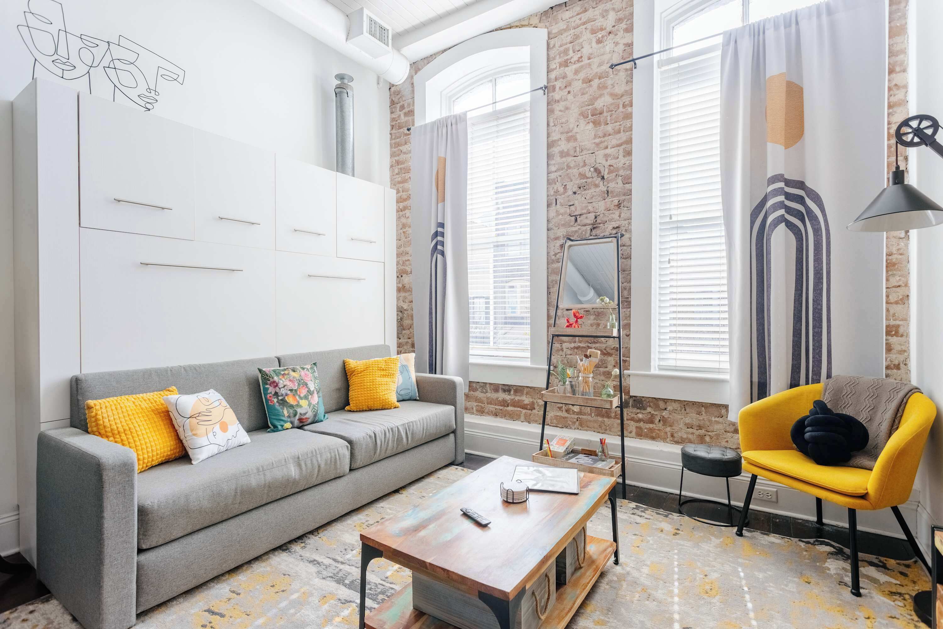 Een televisie en een kantoor