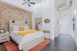 1 bedroom, iron/ironing board, travel cot, WiFi - Charming ArtPad Amazing Location Downtown|Walkable (Savannah)