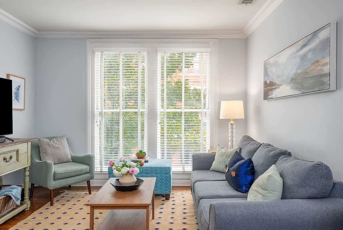 Een televisie en een kantoor