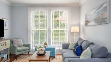 Een televisie en een kantoor