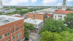 Miscellaneous - Amazing Location| King Bed| Cute Downtown Condo (Savannah)