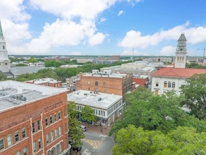 Miscellaneous - Amazing Location| King Bed| Cute Downtown Condo (Savannah)