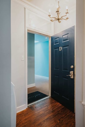 Interior - Amazing Location| King Bed| Cute Downtown Condo (Savannah)