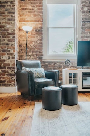 TV, fireplace, offices