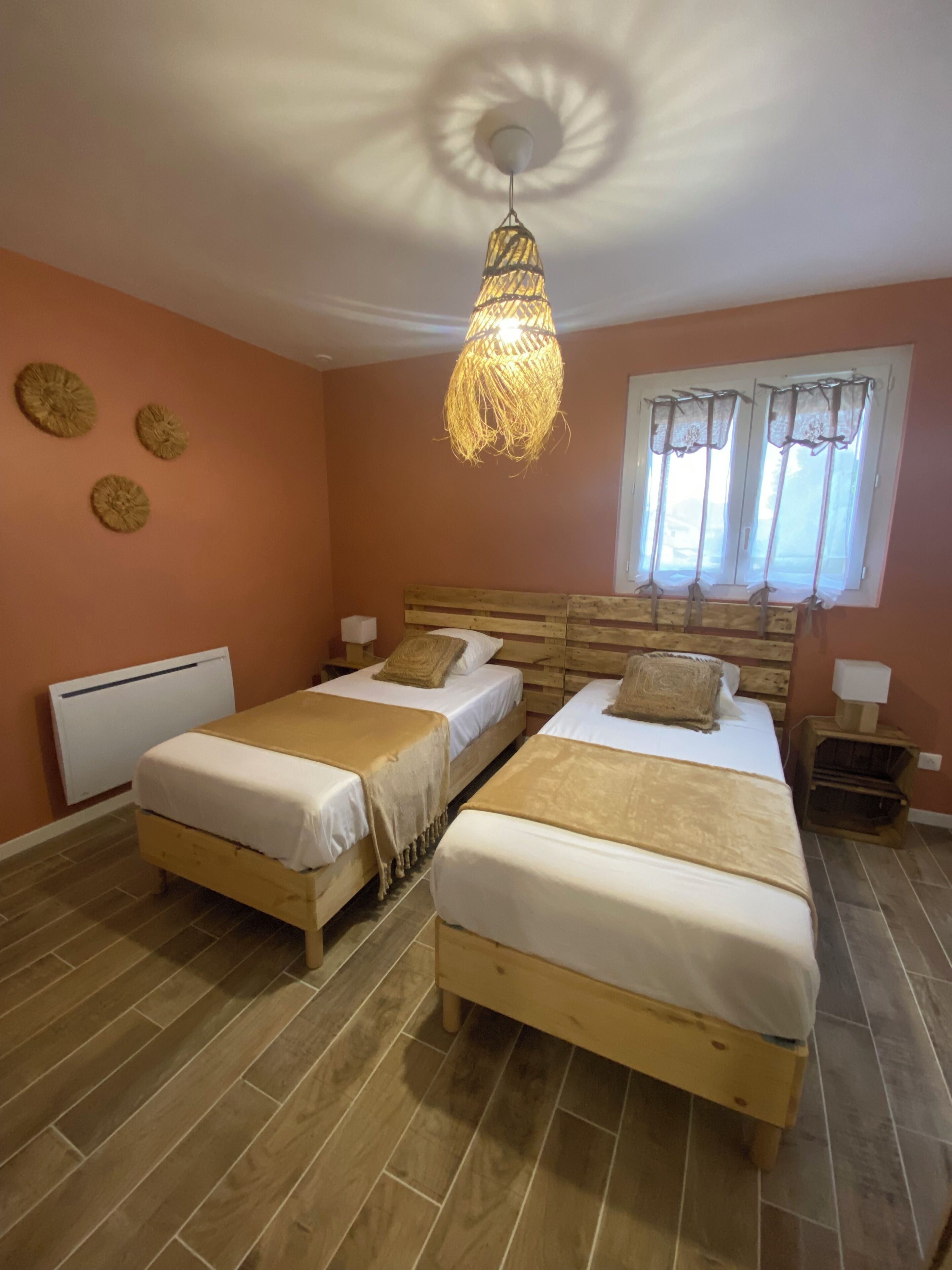 4 bedrooms, iron/ironing board, free WiFi, bed sheets