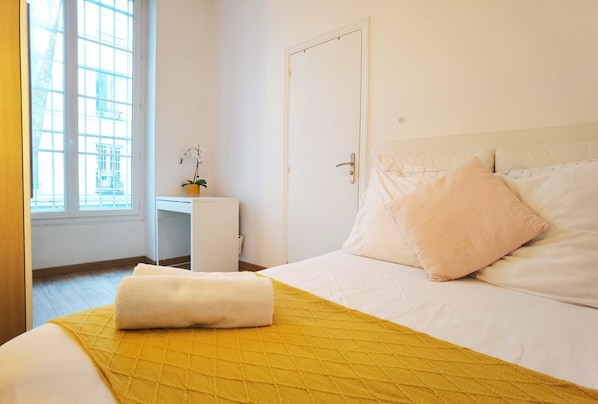 Ferros/tábuas de passar roupa, Wi-Fi, roupa de cama