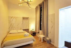 5 chambres, fer et planche à repasser, Wi-Fi, draps fournis