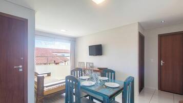 Basic Apartment | Dining