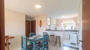 Basic Apartment | Dining