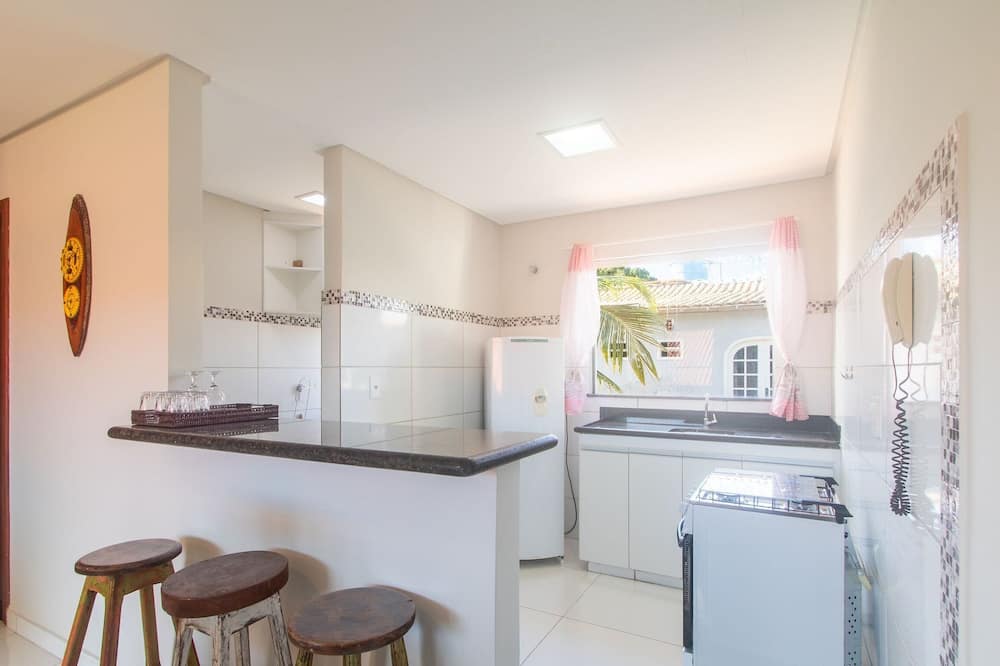 Apt in Condo w/ Pool 850m From the Beach - Srr0007