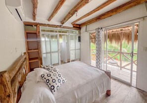 Superior-Doppelzimmer, Balkon, Poolblick