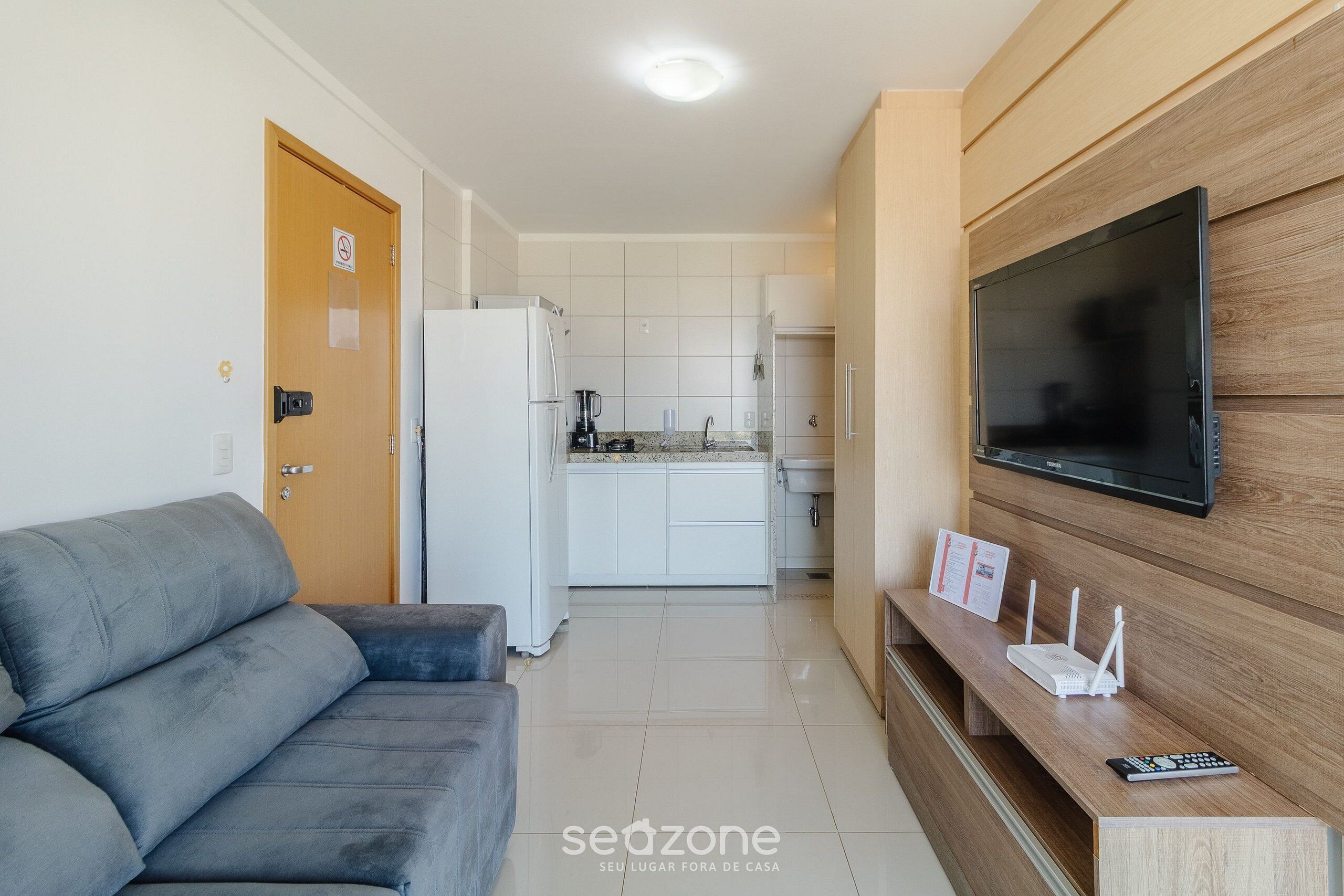 Perushuoneisto | Oleskelualue | 32–tuumainen äly-TV, jossa digitaalikanavat